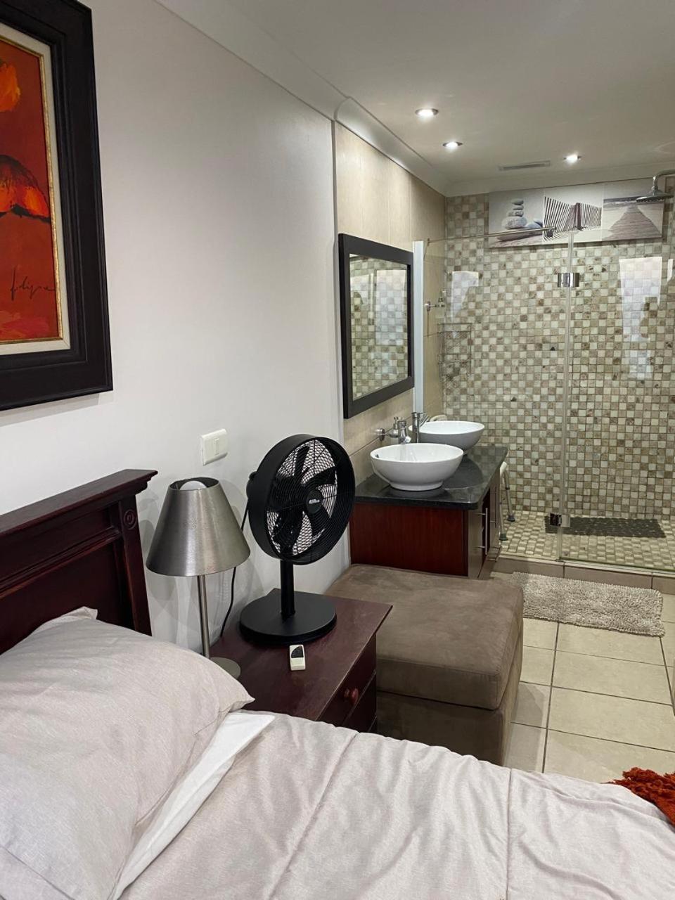 Seafront Apartment In Mossel Bay Bagian luar foto